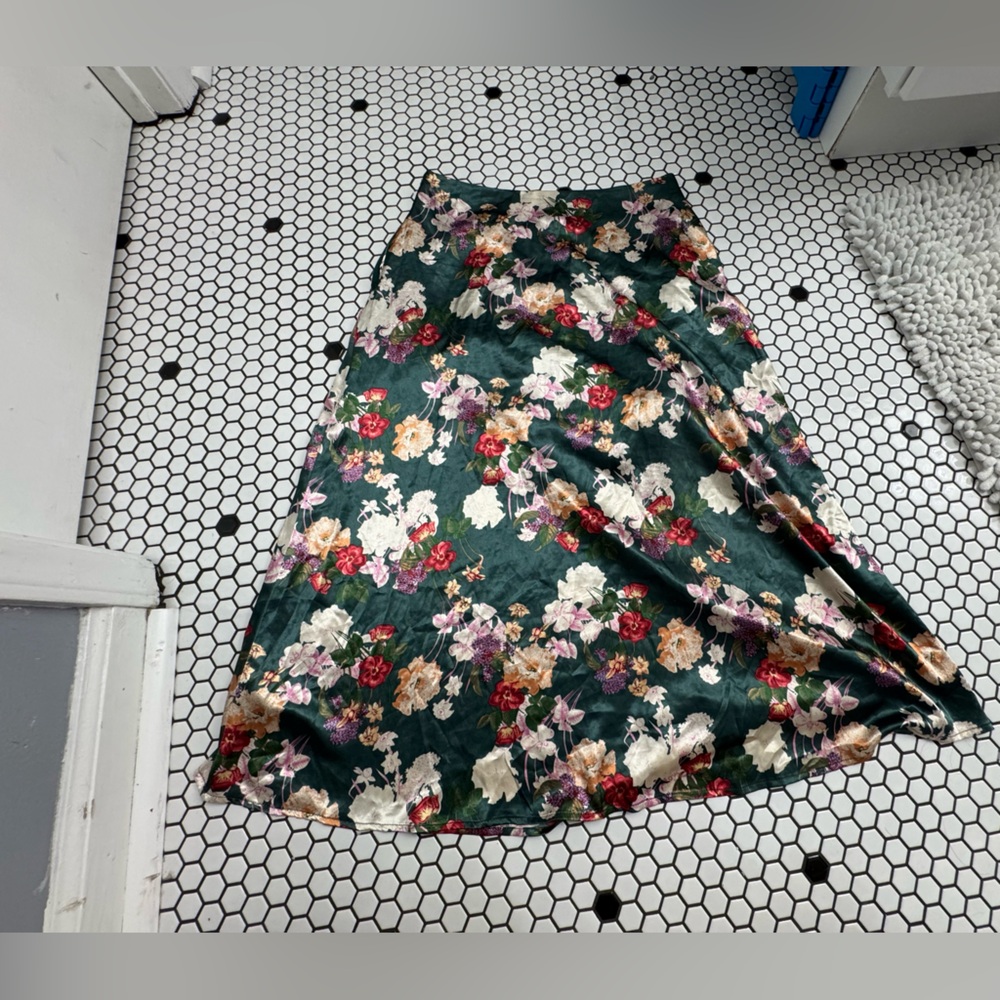 Listicle Floral Green Skirt size medium